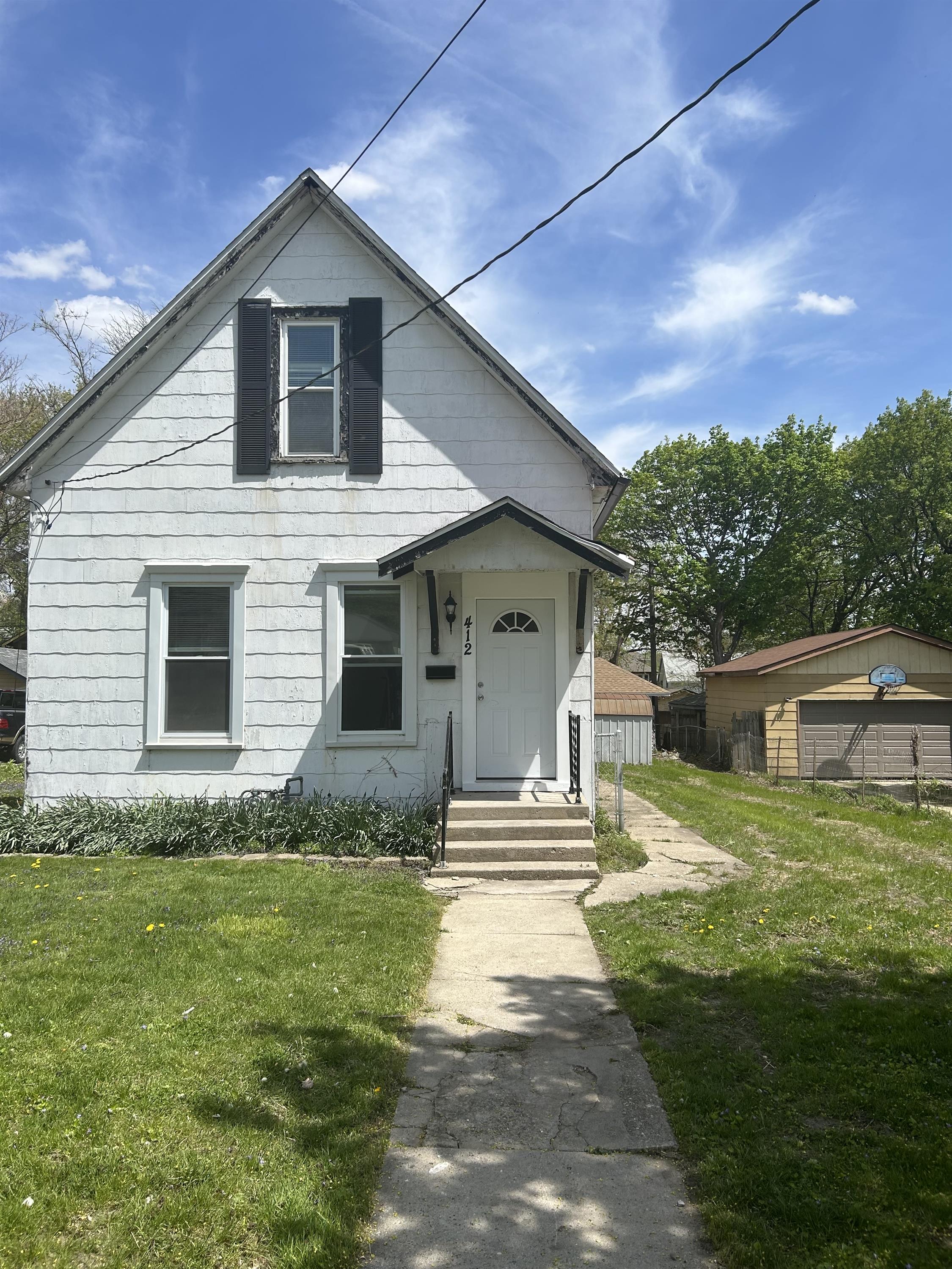 412 South Gardiner Avenue
