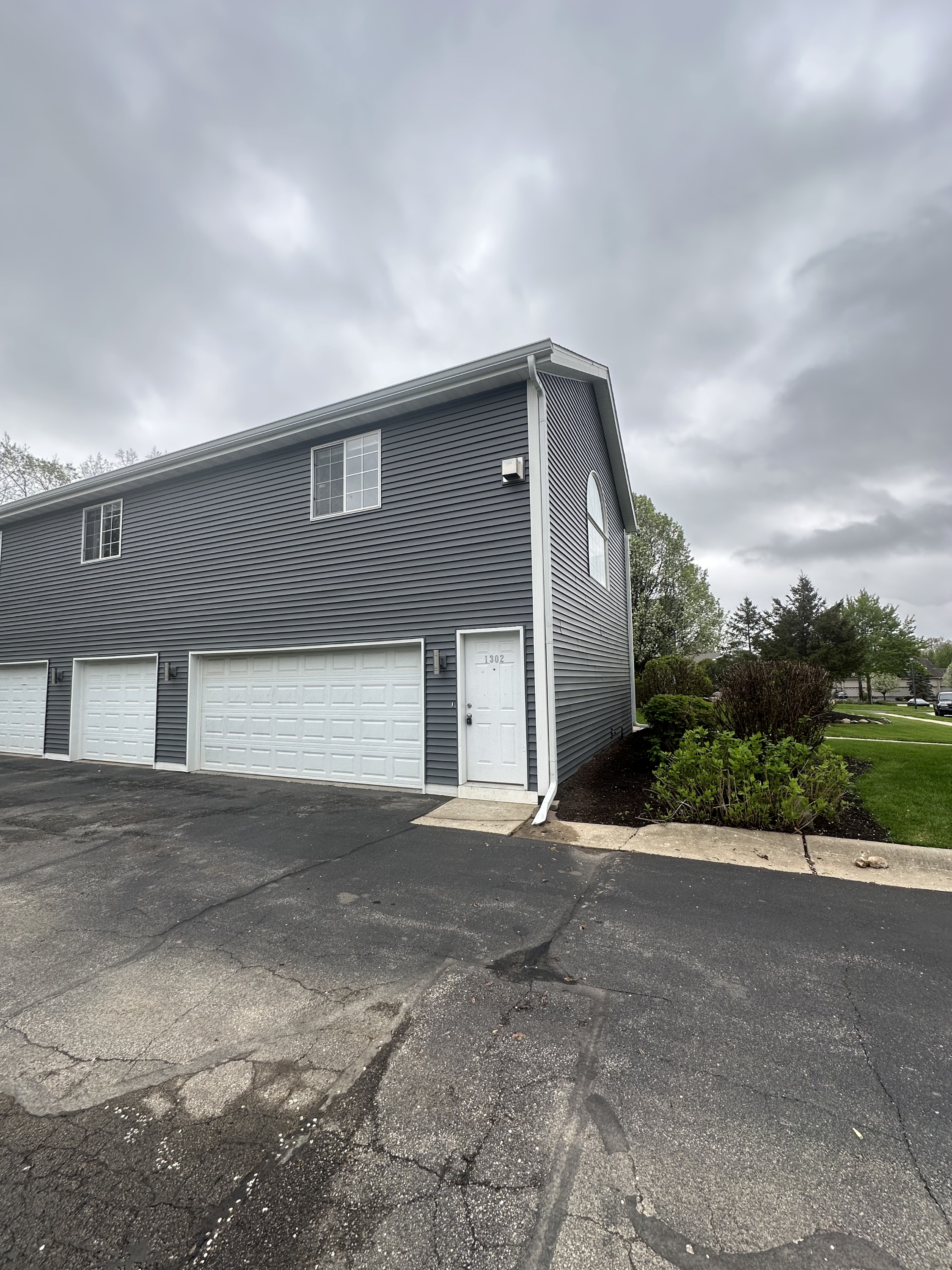 1302 Lindsay Way